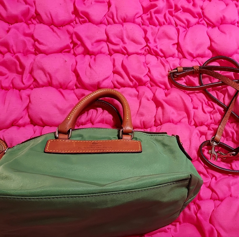 Dooney and Bourke crossbody nylon and leather bag in excellent condition